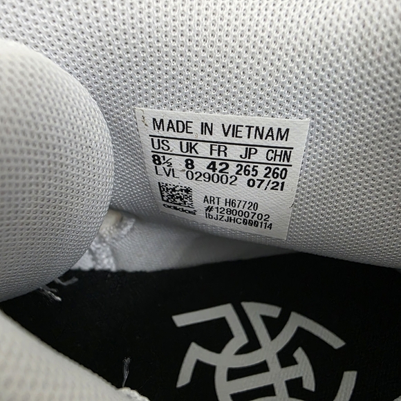 Adidas White and Black Sneakers with Chunky Silhouette - Picture 7 of 12